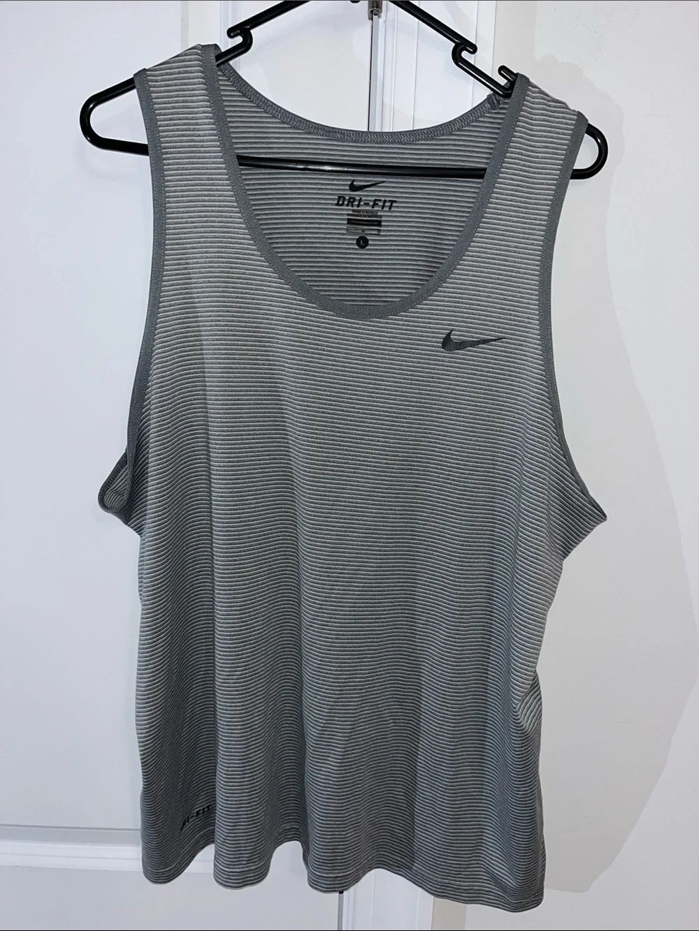 Gray Nike dry fit tank sleeveless T-shirt great for gym workouts or running L